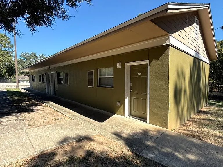 1609 W Pensacola St #122 — Photo 2