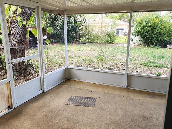 4th image of 2210 Amanda Dr
