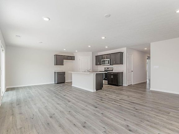 4th image of 143 Ashburn Way