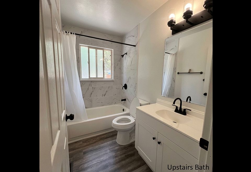 1st image of 3872 Surrey Ln