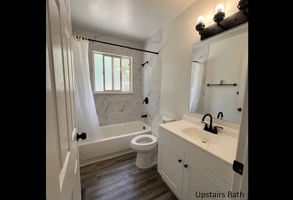 3872 Surrey Ln