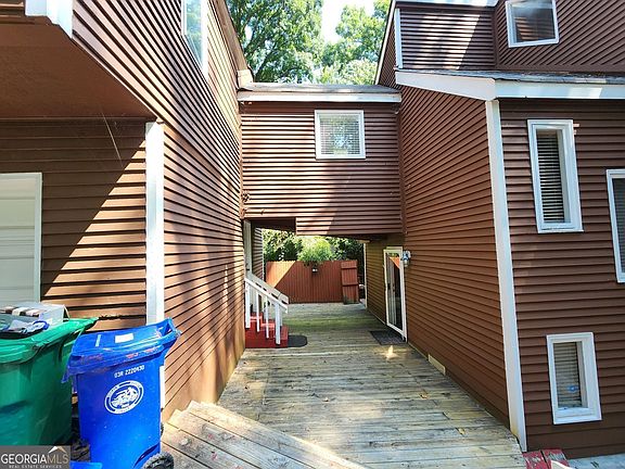 2nd image of 258 Kenilworth Cir