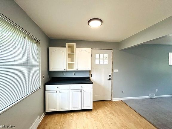 5th image of 424 Lee Rd