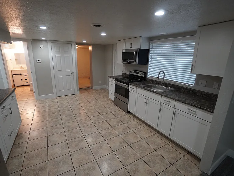 3 bed, 1.0 bath, 1212 sqft, $1,150 — Photo 6