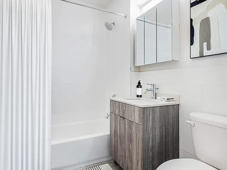 321 W 54th St #404 — Photo 6