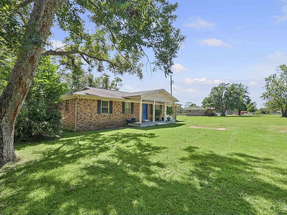 1st image of 833 Graham Rd