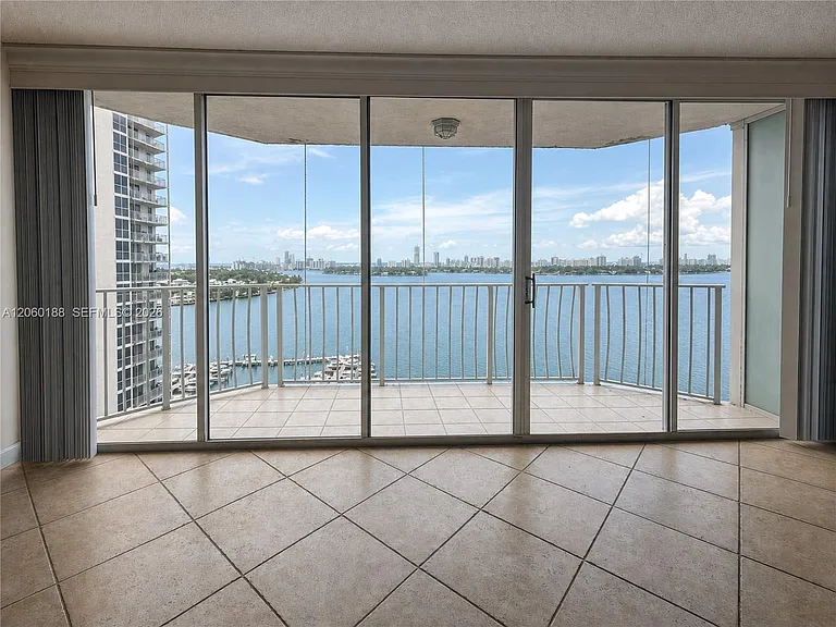 7601 E Treasure Dr #1807 — Photo 2
