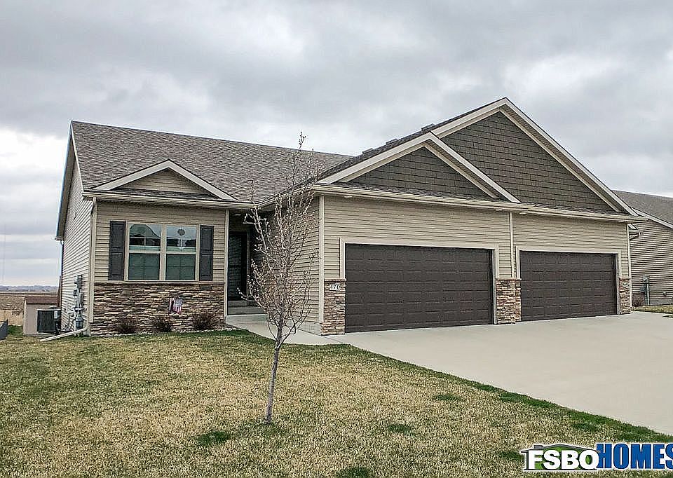 1st image of 470 NW Autumn Crest Dr
