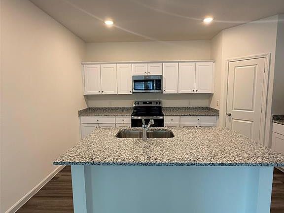 3rd image of 2114 Meadow Park Dr #2114