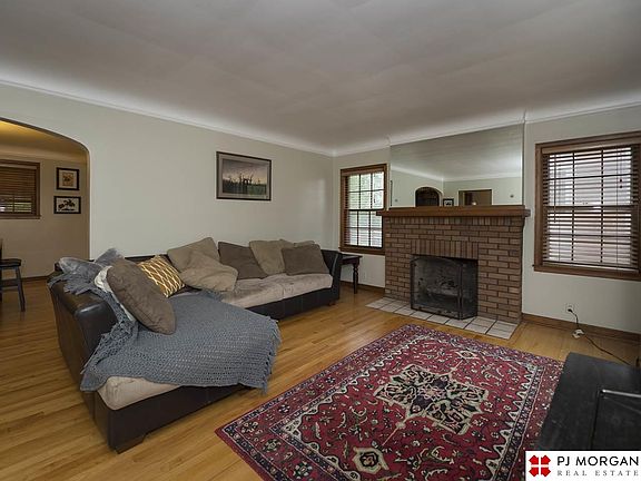 3rd image of 5835 Woolworth Ave