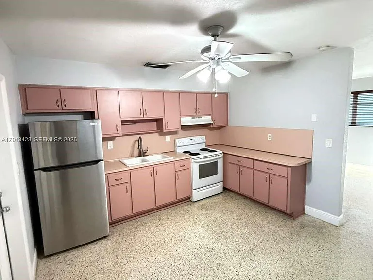 45 NW 45th Ave #45 — Photo 2