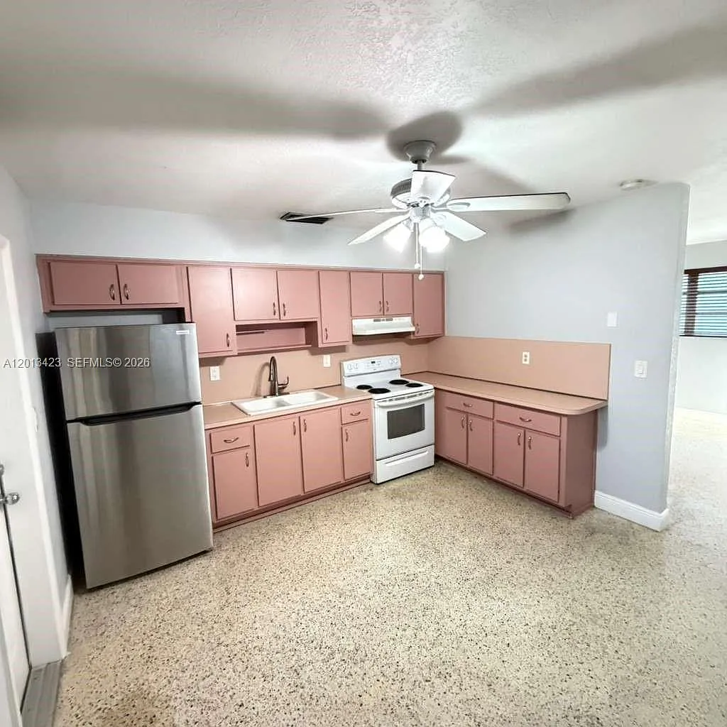 Building Photo - 45 NW 45th Ave #45