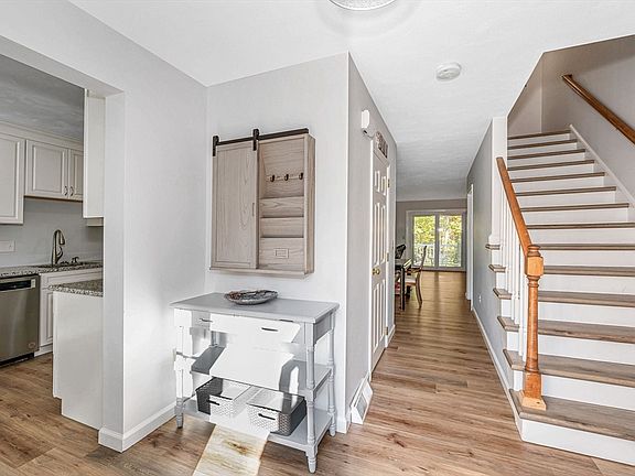 2nd image of 221 Laurelwood Dr #221