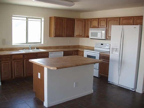 Island Kitchen with Whirlpool Gold Appliances!