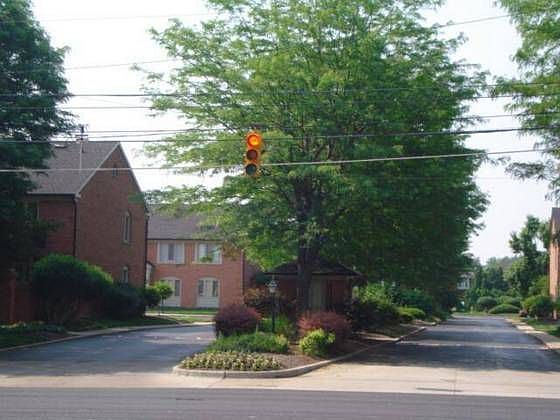 2nd image of 1158 Canterbury Sq N