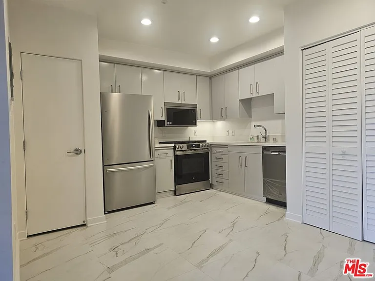 1617 Broadway #B — Photo 8