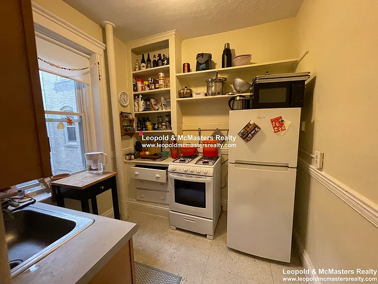 Kelton Street Apartments — Photo 37