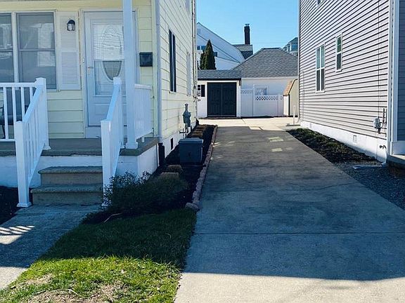 2nd image of 130 E Palm Rd #1