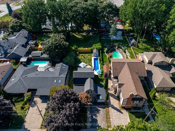 6254 Russell St, Niagara Falls, ON L2J 1P1