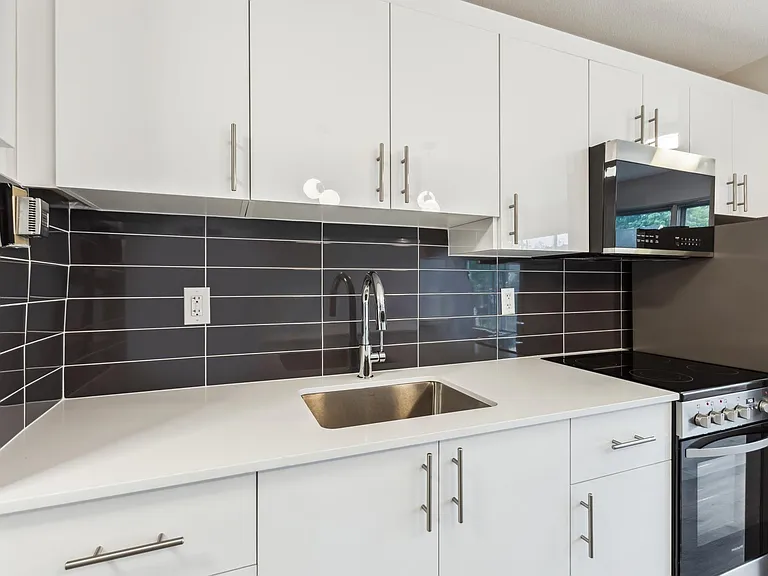 325 Besserer St — Photo 47