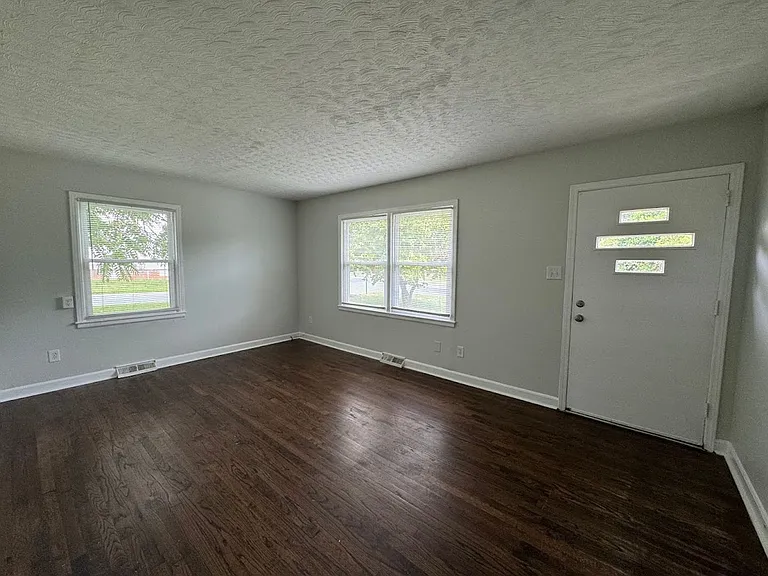 127 Lawrence St — Photo 9