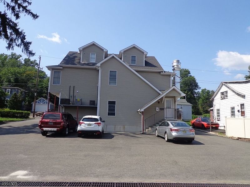 2nd image of 65 River Rd