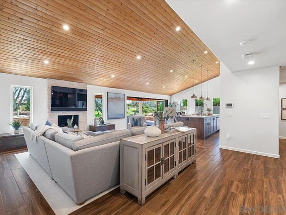 5th image of 17287 Campillo Dr