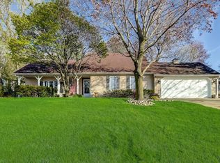 1026 Chelsea Cir, Hartland, WI 53029