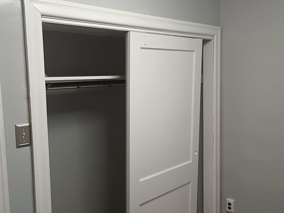 3rd image of 6058 N Norwood St #2M