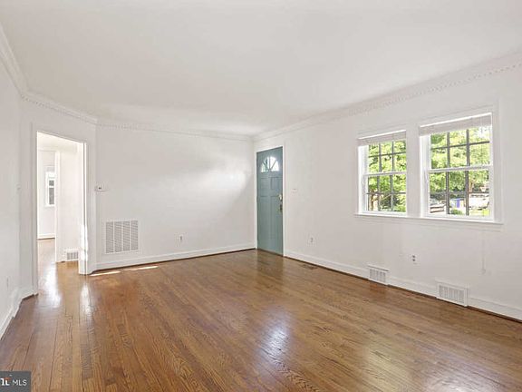 5th image of 2518 N Columbus St