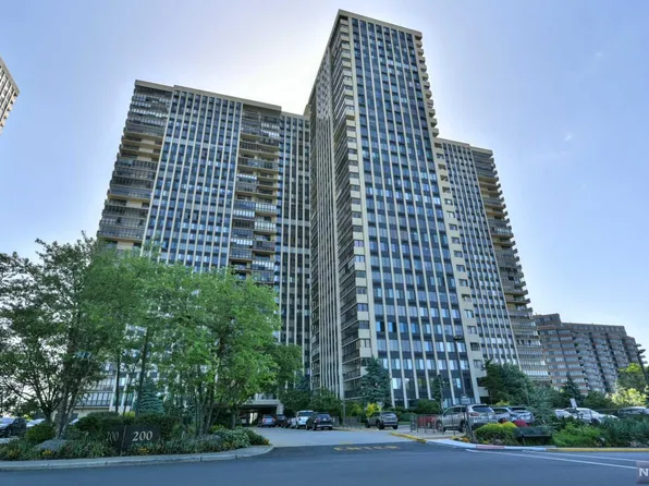 200 Winston Dr APT 119, Cliffside Park, NJ 07010