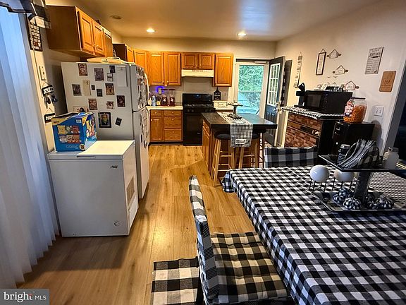 3rd image of 8706 Elm Rd