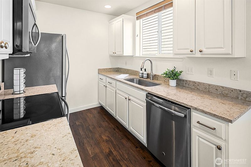 5th image of 26524 NE Anderson Street