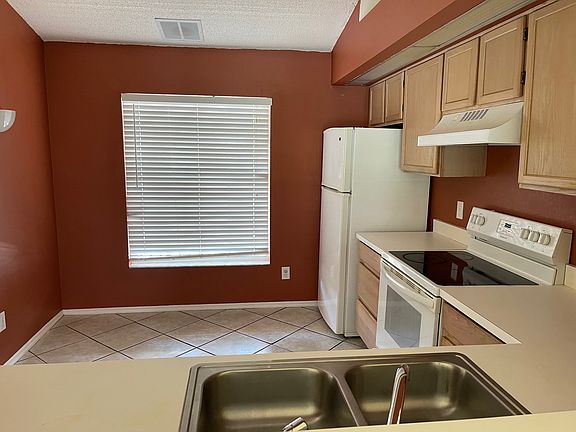 5th image of 13800 Timberbrooke Dr APT 204