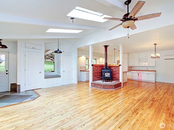 4th image of 19432 NE Mattson Rd