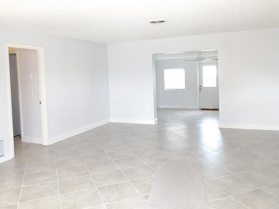 4th image of 680 Jana Dr
