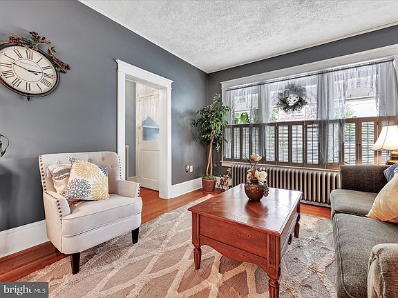 4th image of 2039 W Market St