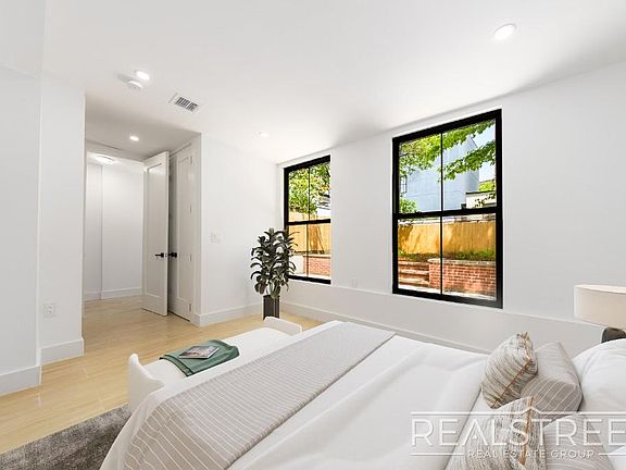 5th image of 422 Humboldt St #1A