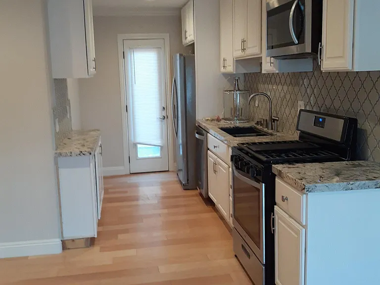 333 Bond St #1/2 — Photo 1
