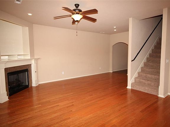 4th image of 907 Oakwood Ln
