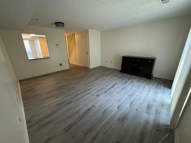 22 King Arthur Blvd — Photo 10