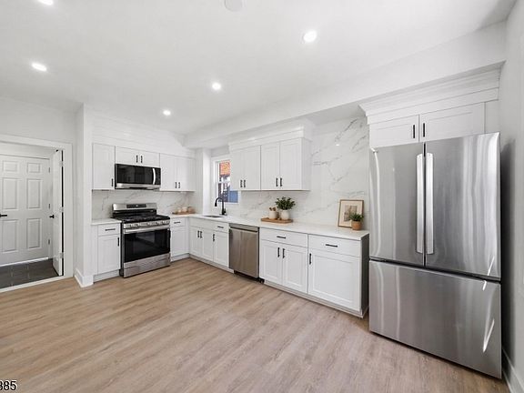 4th image of 66 Girard Pl
