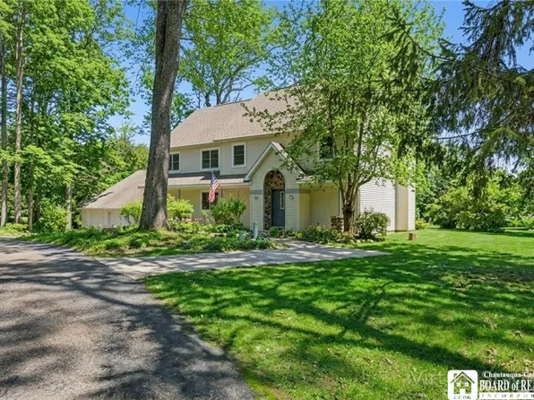 5 Summit Park Dr, Bemus Pt, NY 14712