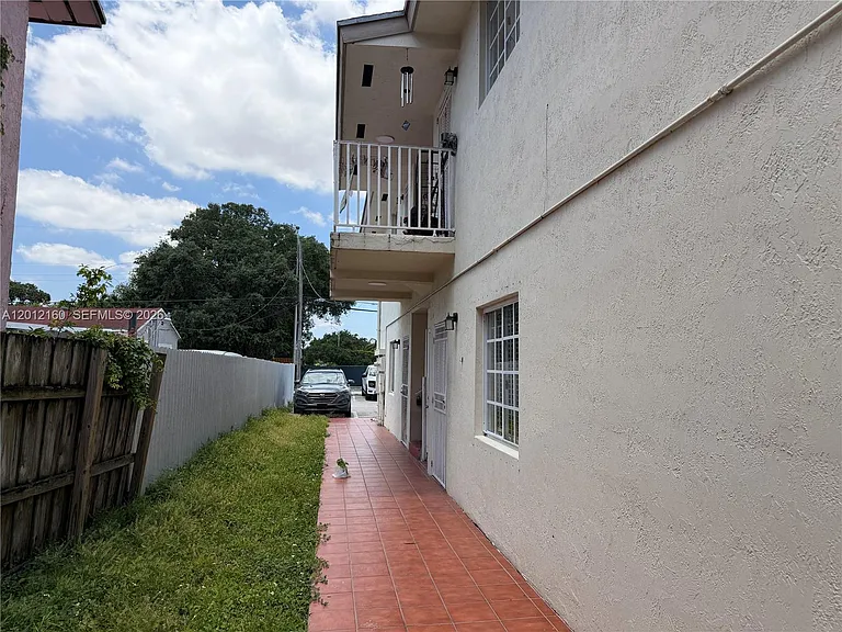 837 SE 8th Ct #2 — Photo 14