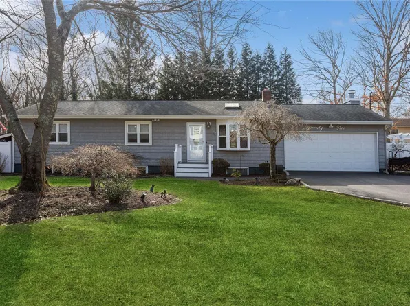 22 Pine Street, Centereach, NY 11720