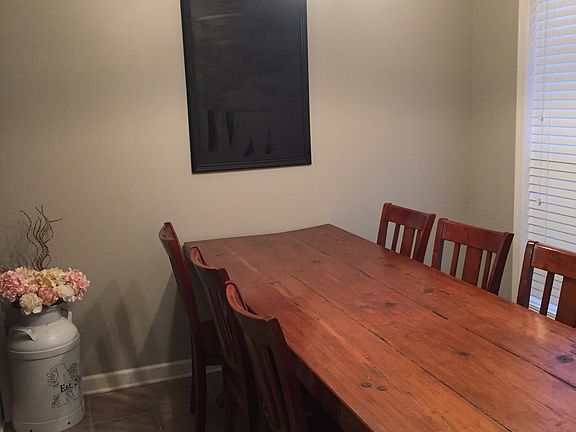 Eat-in kitchen