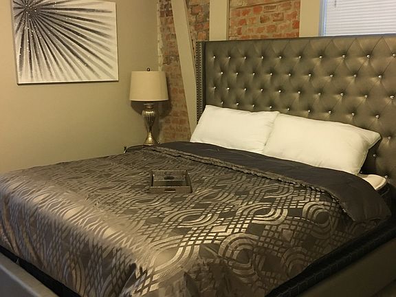 First bedroom
King bed sleeps 2