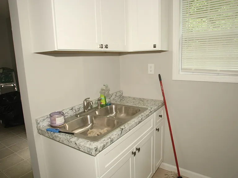 352 Longwood St — Photo 12