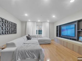 547 Gorge Rd APT 2E, Cliffside Park, NJ 07010