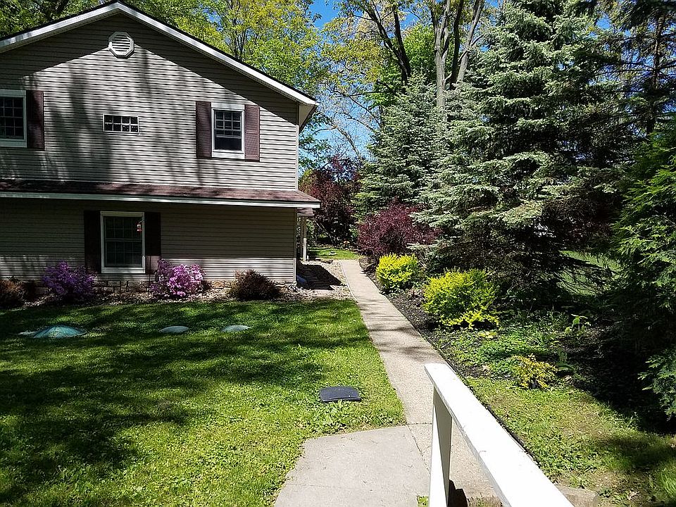 2nd image of 268 Oak Dr NW